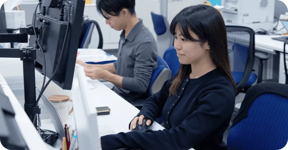 本社管理部門の業務風景
